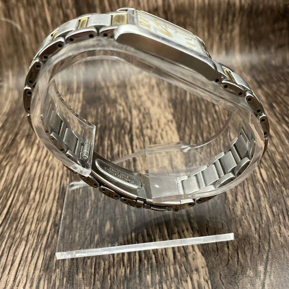 Seiko IN00-0ZF8 gold and silver tone Women's Watch New Battery Working - Picture 3 of 10